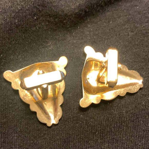 Vintage Large Triangle Gold Scrolled Cufflinks by Anson - Picture 3 of 3